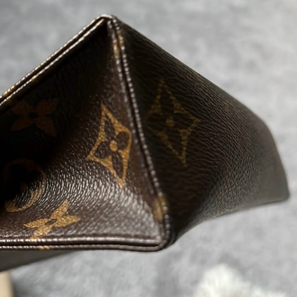 Louis Vuitton Brown Monogram Toiletry 19 - Picture 9 of 9